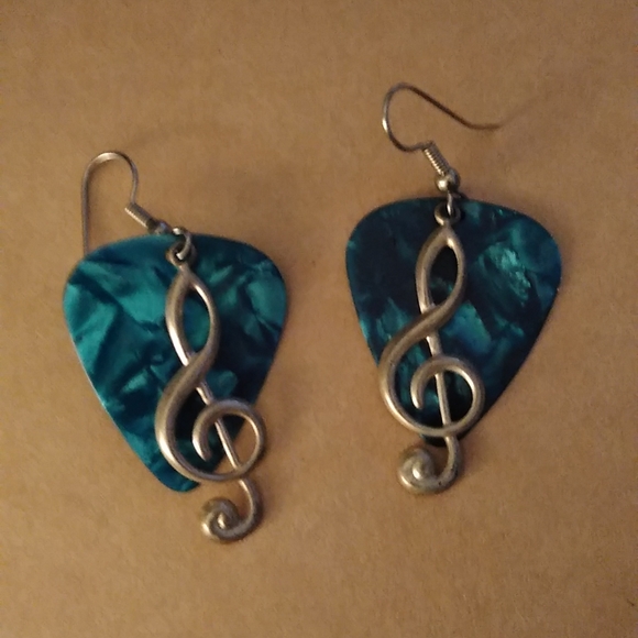 Jewelry - Earrings made from guitar picks